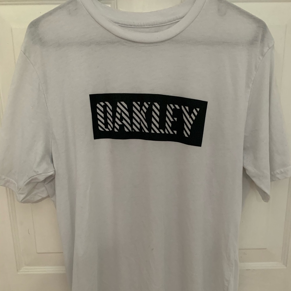 Oakley tshirt